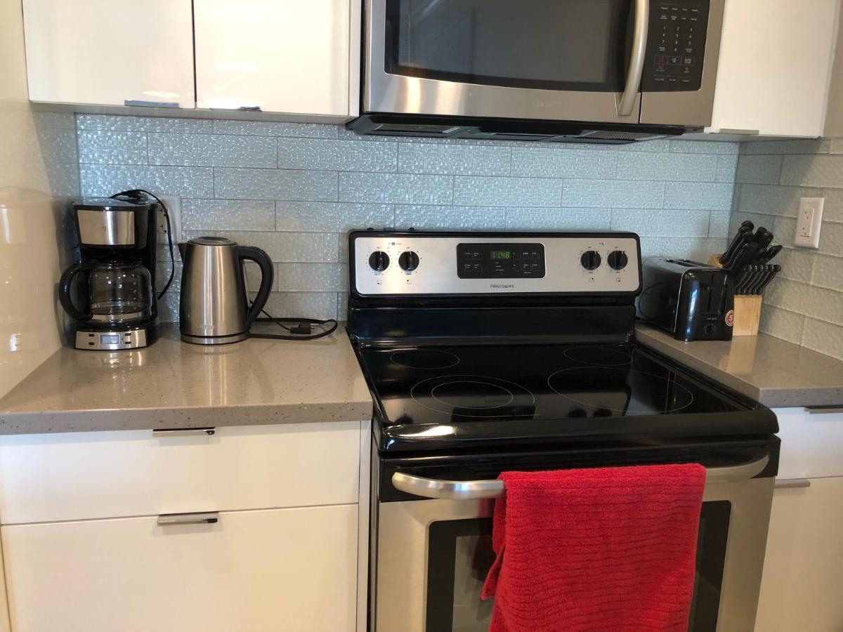 Amicable, Cozy, High Speed Internet, Sleeps 2 Riverview Downtown Apartment Calgary Bagian luar foto