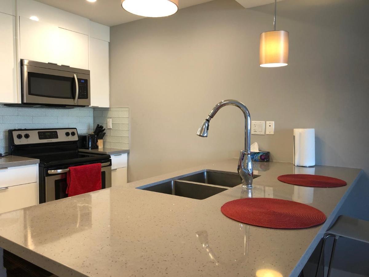 Amicable, Cozy, High Speed Internet, Sleeps 2 Riverview Downtown Apartment Calgary Bagian luar foto