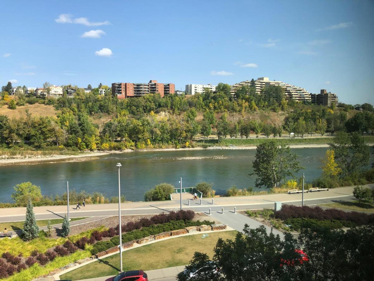 Amicable, Cozy, High Speed Internet, Sleeps 2 Riverview Downtown Apartment Calgary Bagian luar foto