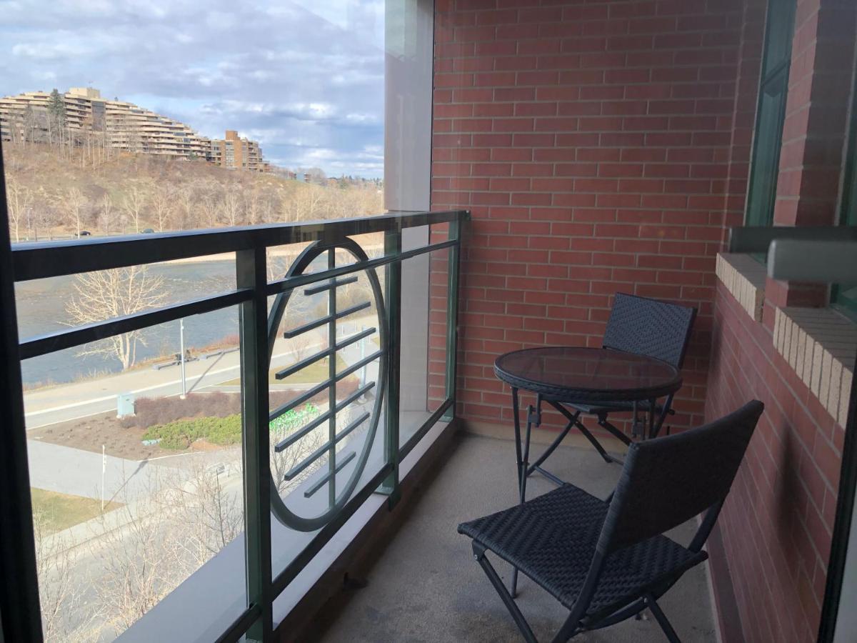 Amicable, Cozy, High Speed Internet, Sleeps 2 Riverview Downtown Apartment Calgary Bagian luar foto